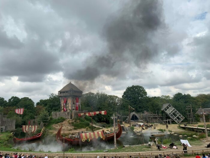 PUY DU FOU HEBERGEMENT DANS LE PARC – Image 2