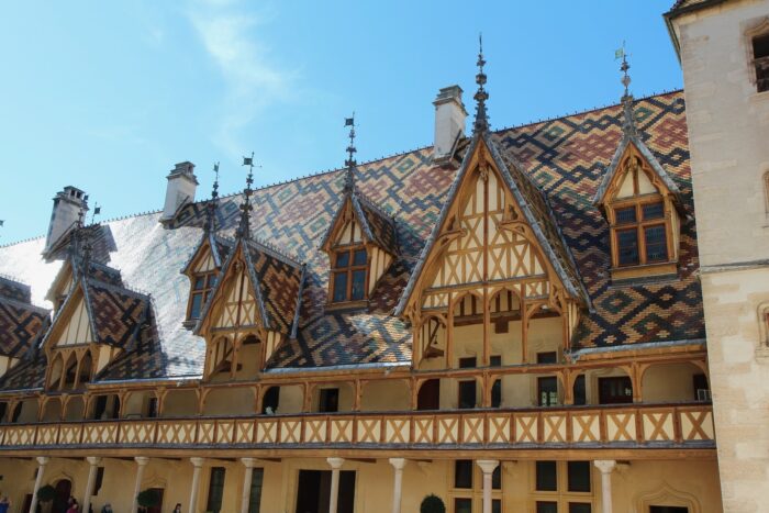 GUEDELON, CHÂTEAU FORT EN BOURGOGNE