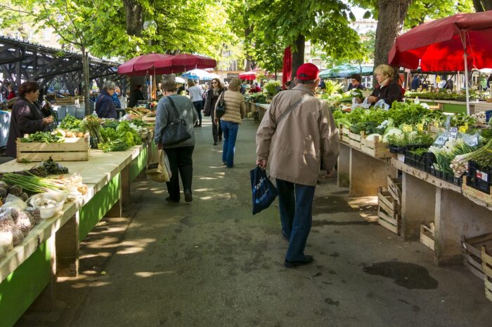 LOUHANS ET SON MARCHÉ DU LUNDI