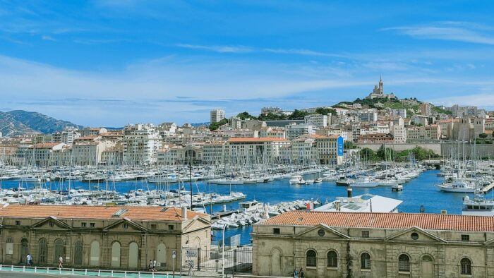 MARTIGUES ET LE TRAIN DE LA CÔTE BLEUE