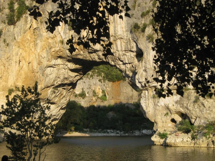 LES GORGES DE L'ARDECHE ET DE L'AVEN D'ORGNAC