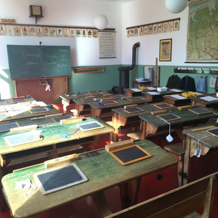 FORTERESSE DE POLIGNAC ET RETOUR À L'ÉCOLE